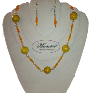 Elegante juego de collar y aretes con piedra fósil y cristal amarillo y naranja